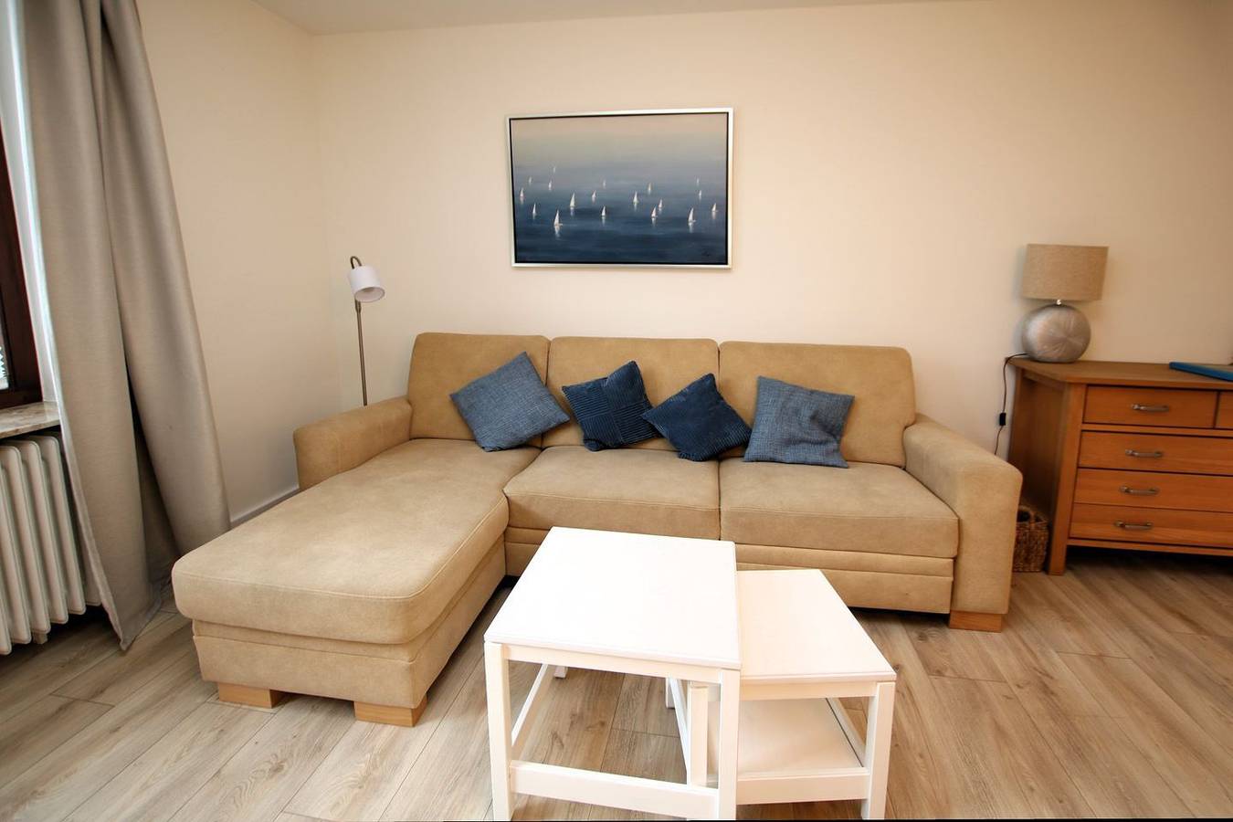 Ganze Wohnung, Neurenovierte Ferienwohnung im Hochparterre, 2- Zimmer mit ca. 40 m² Wohnfläche und Ostbalkon in Wyk auf Föhr (Stadt), Wyk auf Föhr