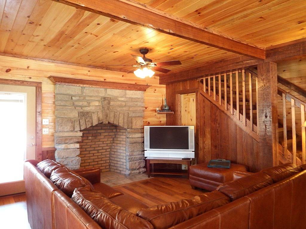 Handwerker-Art-Fluss-Haus, das auf dem französischen breiten Fluss sitzt! in Madison County (NC)