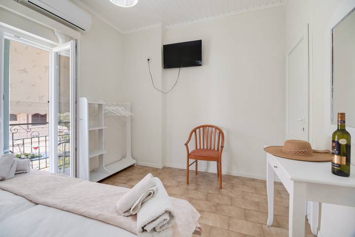 'M3 Room' with Wi-Fi and Air Conditioning in Nikiana, Alexandros