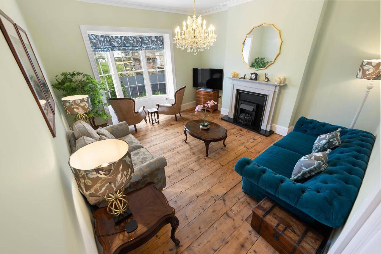 Entire apartment, Two-Bedroom Deluxe Apartment with Ocean View in Bognor Regis, West Sussex