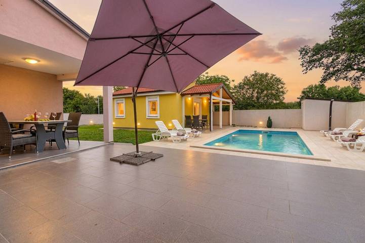 Villa für 8 Personen mit Pool in Valtura, Südküste Istrien