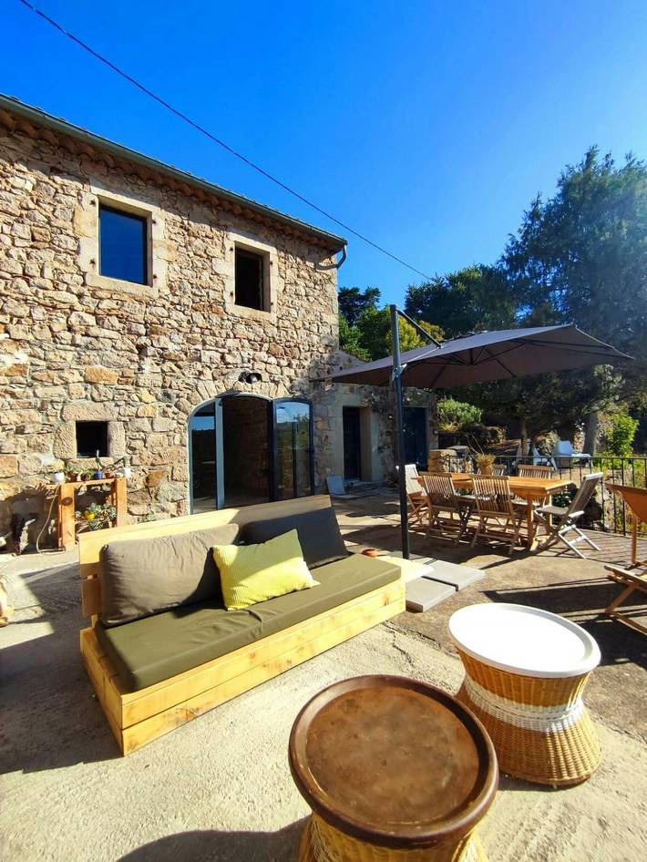 Location de vacances pour 2 personnes, avec Terrasse ainsi que Jardin et Sauna à Joyeuse