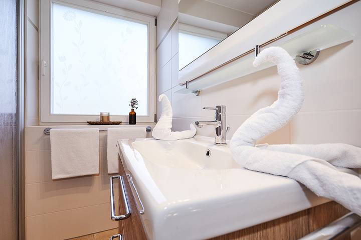 Ganze Ferienwohnung, Ferienwohnung Alpenzauber - Ferienwohnung Alpenzauber mit Balkon, ca. 60 qm in Reit im Winkl, Bayerische Alpen