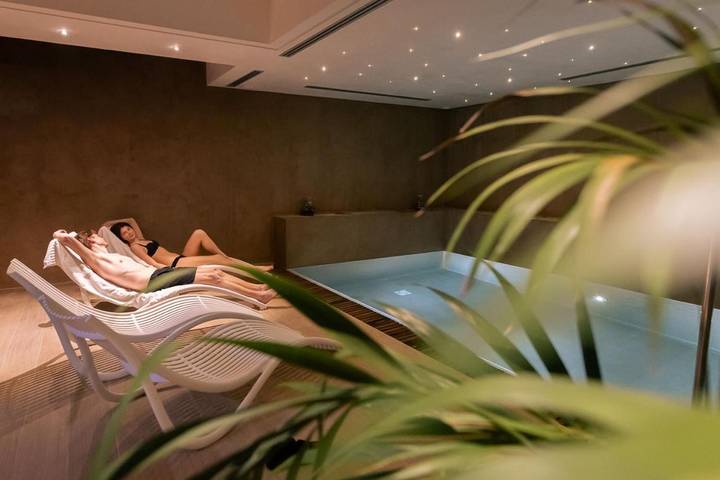 Hotel para 4 personas, con jacuzzi y piscina además de terraza y sauna, Se admiten mascotas - 1