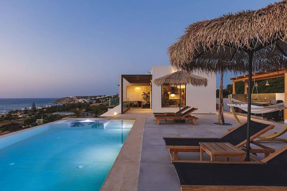 Villa Celestia - Private Infinity Pool & Superb Seaview, 500m from Beach in Skaleta, Rethymno en omgeving