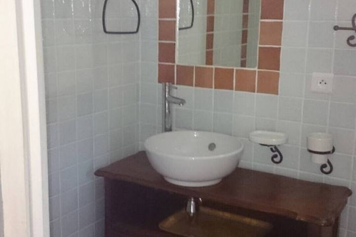 Gîte pour 3 personnes, avec piscine ainsi que terrasse et jardin à Belgentier - 2