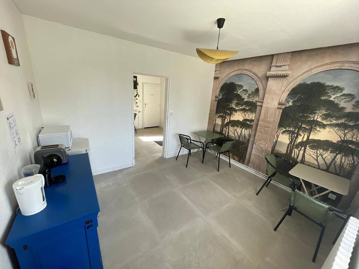 Double Room with Private Bathroom in Port-des-Barques, Région de Rochefort
