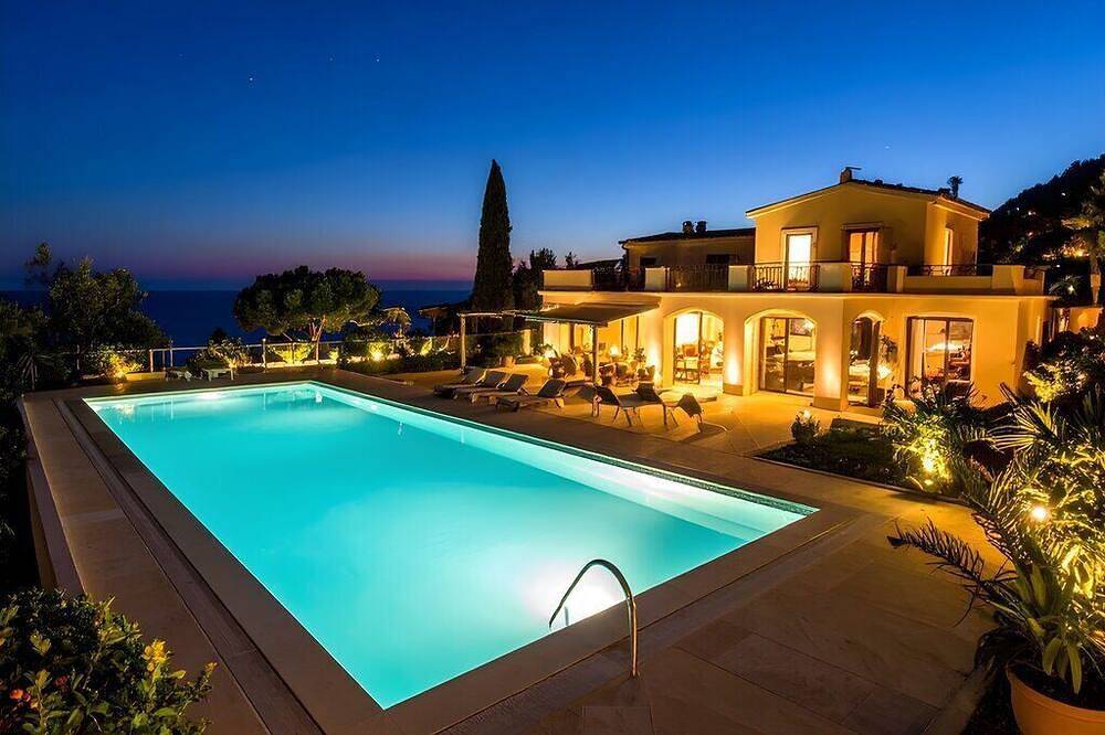 Spacious Estate in Saint-Jean-Cap-Ferrat with Phenomenal Ocean View in Saint-Jean-Cap-Ferrat, Mittelmeerküste (Frankreich)