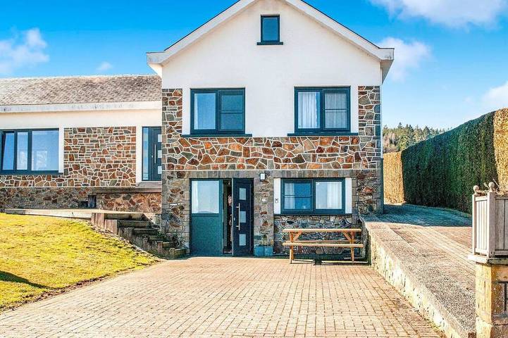 Location de vacances pour 5 personnes, avec terrasse et jardin à Lierneux