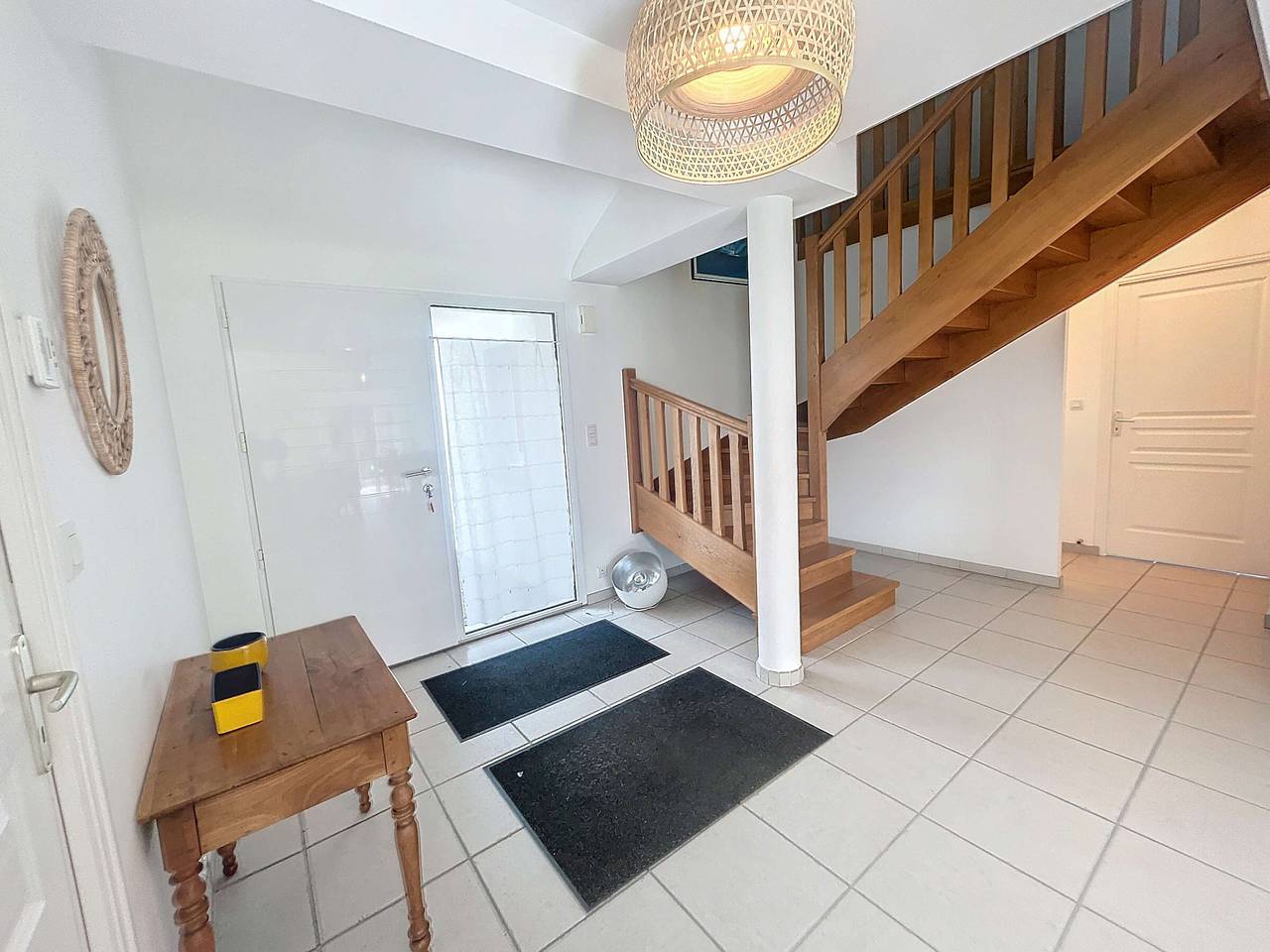 Großes Haus in Strandnähe von Carolles mit Garten, 5 Schlafzimmern, Parkplatz, Wlan, 10 Betten in Carolles, Côte de la Déroute