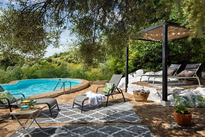 Villa für 12 Personen, mit Balkon und Terrasse sowie Garten und Pool in Constantina