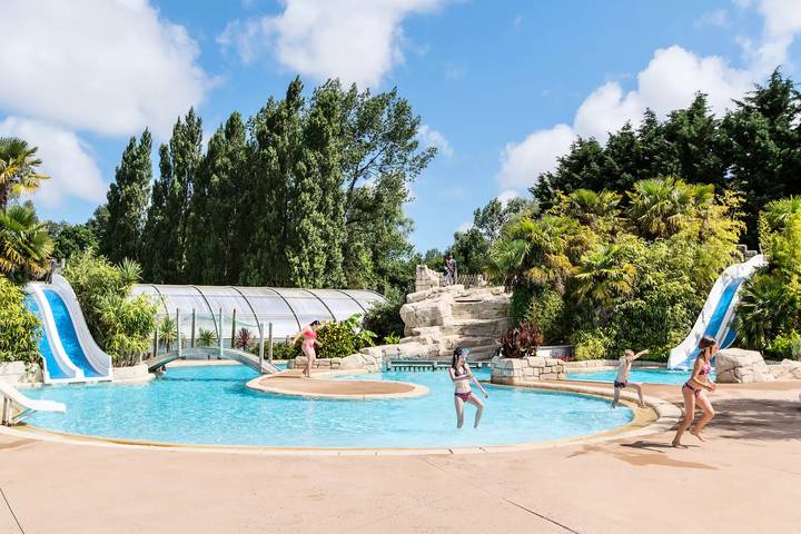 Camping pour 4 personnes, avec Terrasse ainsi que Piscine et Sauna à Saint-Malo