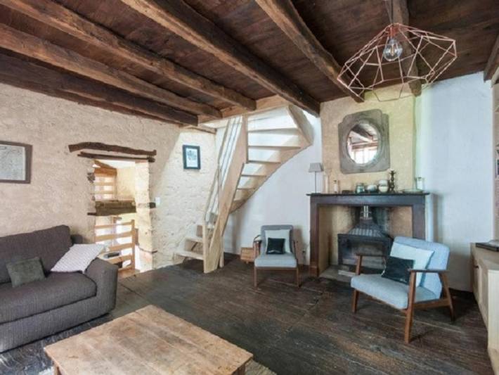 Location de vacances pour 5 personnes, avec terrasse ainsi que piscine et jardin à Biron - 4