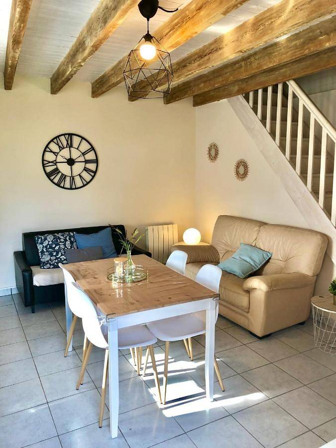 Location de vacances pour 4 personnes, avec vue et jardin à Rouillon - 2