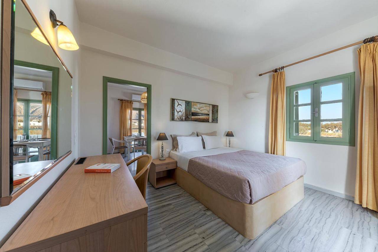 Ambeli Apartments in Agios Georgios (Santorin), Santorin