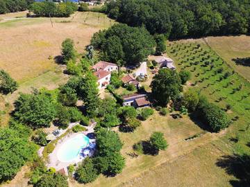 Gîte pour 4 personnes, avec jardin ainsi que terrasse et piscine dans le Lot-et-Garonne
