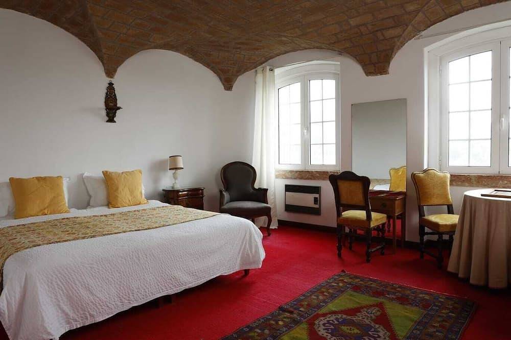 Location, unique charm, beach, pool, forest, comfort, 360º views in Alcabideche, Costa de Lisboa