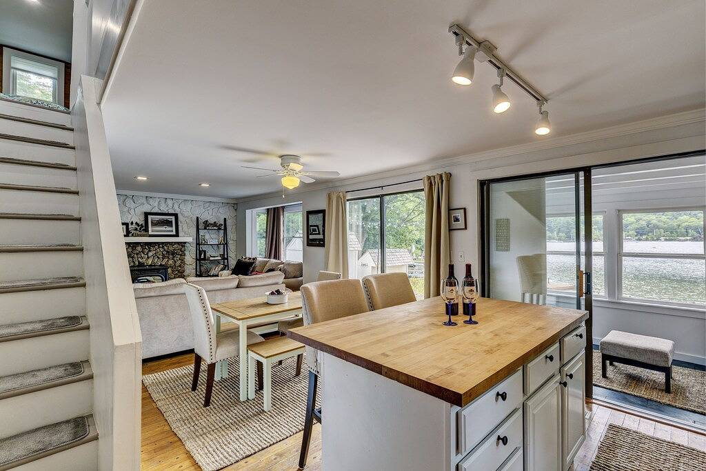 Mount Sunapee Ski House mit herrlichem Bergblick und direkter Uferpromenade in Newbury (NH), Lake Sunapee