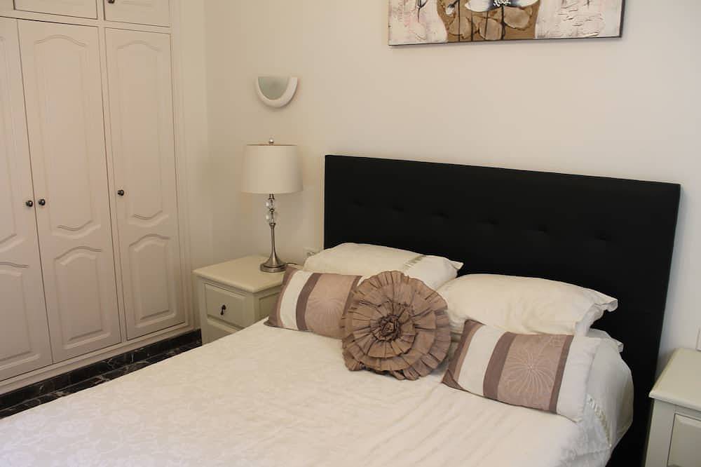 Entire apartment, Superb apartment with stunning sea and cliff views, 2 terraces and free wifi. in Playa de los Guíos, Santiago del Teide