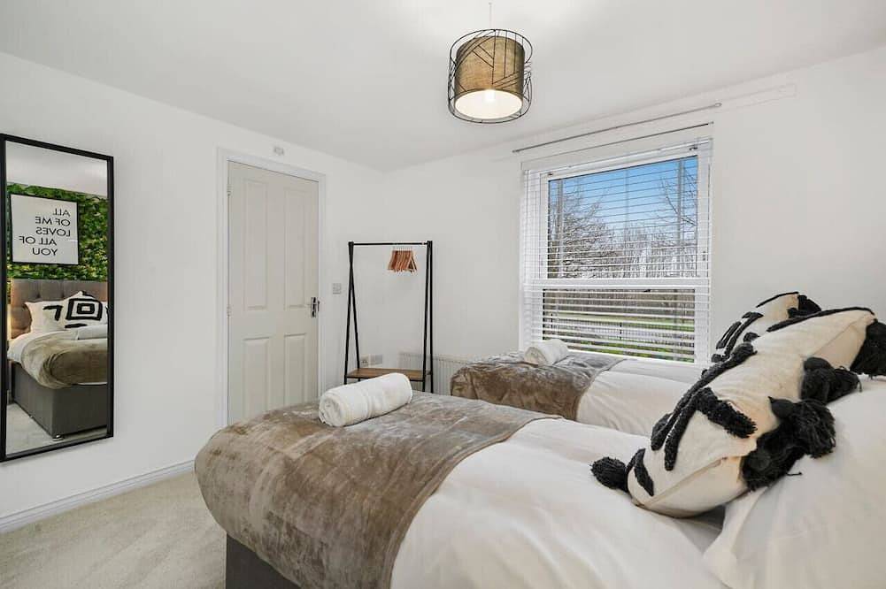 Ganze Wohnung, Stylish 2 Bedroom 2 Bathroom Apartment • Great Location • Free Parking • Fast Wifi • Yoko Property in Milton Keynes, Südostengland
