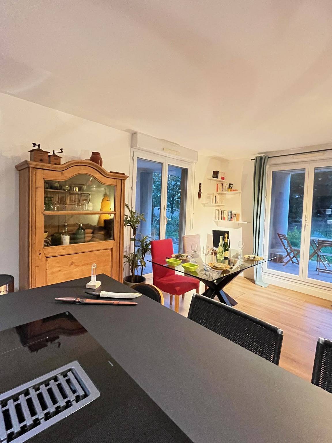 Entire apartment, A modern apartment, a terrace, and a garden in Aix-en-Provence, Mediterranean Coast (France)