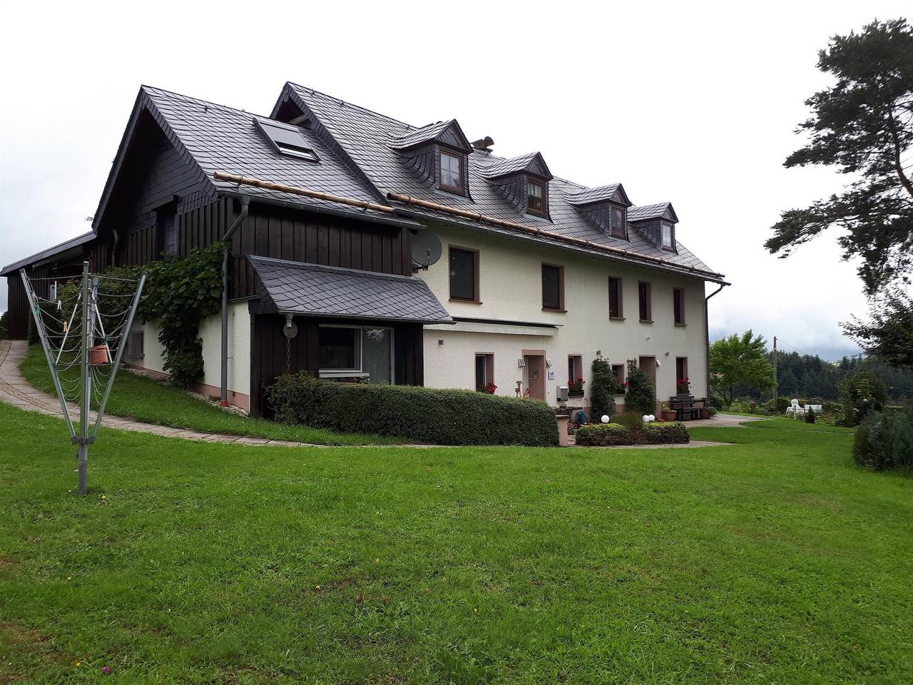 Ganze Ferienwohnung, 5-Bett-Ferienwohnung  Dusche/Wc, 3 Schlafräume in Plütscheid, Eifelkreis Bitburg-Prüm