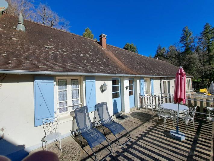 Gîte pour 4 personnes, avec Terrasse ainsi que Jardin et Piscine