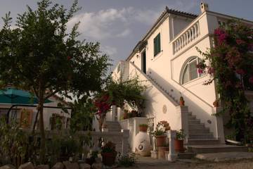 Maison d’hôte pour 2 personnes, avec terrasse ainsi que jardin et vue dans 
