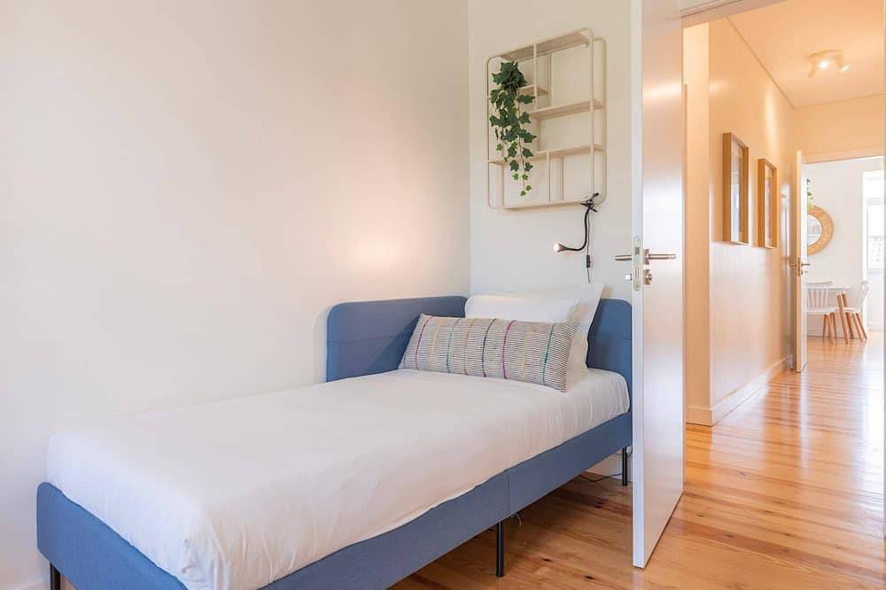 Apartamento inteiro, Apartment T3 65m2, 3 bedroom at Paço de Arco in Paço de Arcos, Costa de Lisboa