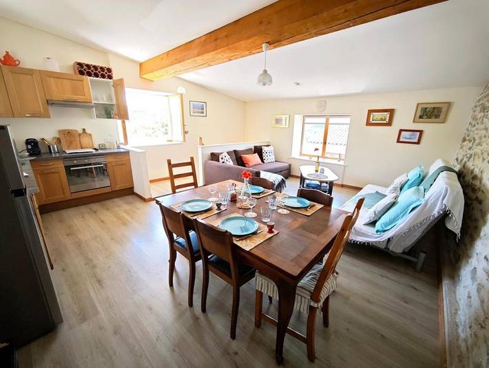Location de vacances pour 4 personnes, avec Terrasse ainsi que Jardin et Vue à Montazels