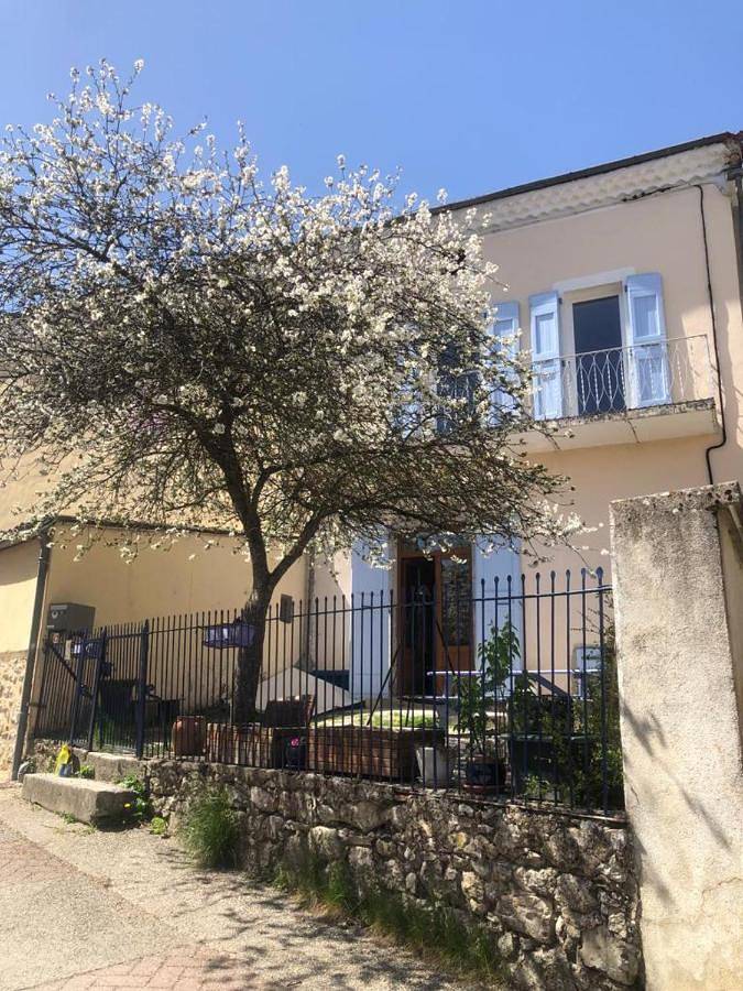 Gîte pour 6 personnes, avec terrasse et jardin, animaux acceptés à Montmaur-en-Diois