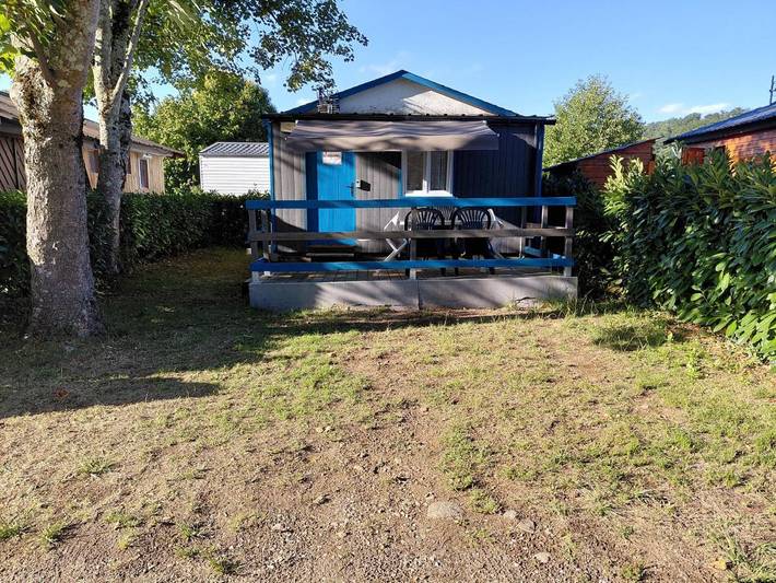 Camping pour 5 personnes, avec vue ainsi que terrasse et piscine, animaux acceptés