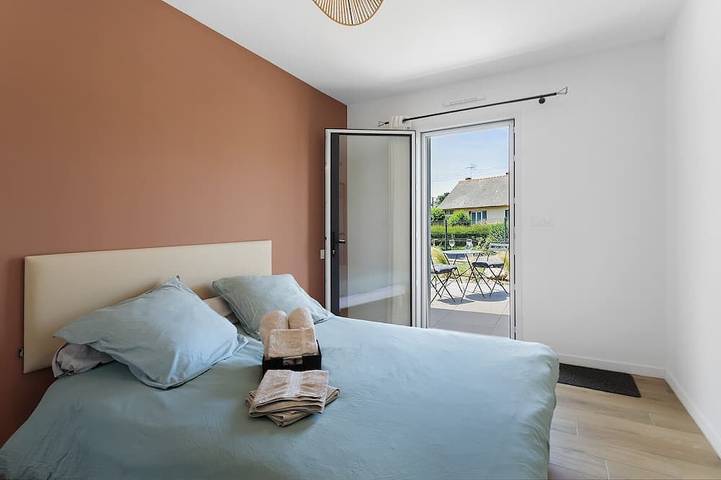 Location de vacances pour 2 personnes, avec piscine et jardin à Lanvollon