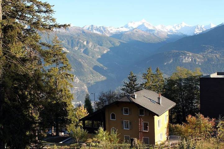 Chalet pour 16 personnes, avec Balcon ainsi que Jardin et Sauna à Crans-Montana