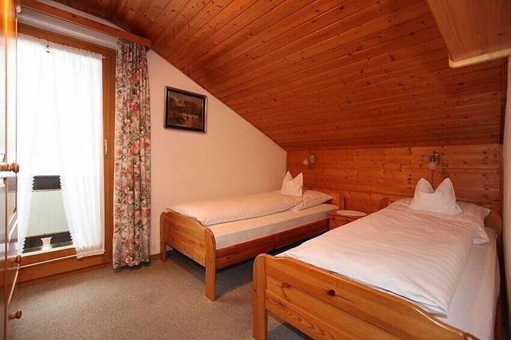 Ganze Wohnung, 3-Zimmer-Ferienwohnung ruhig, zentral, familienfreundlich. Haustiere willkommen in Mittenwald, Bayerische Alpen