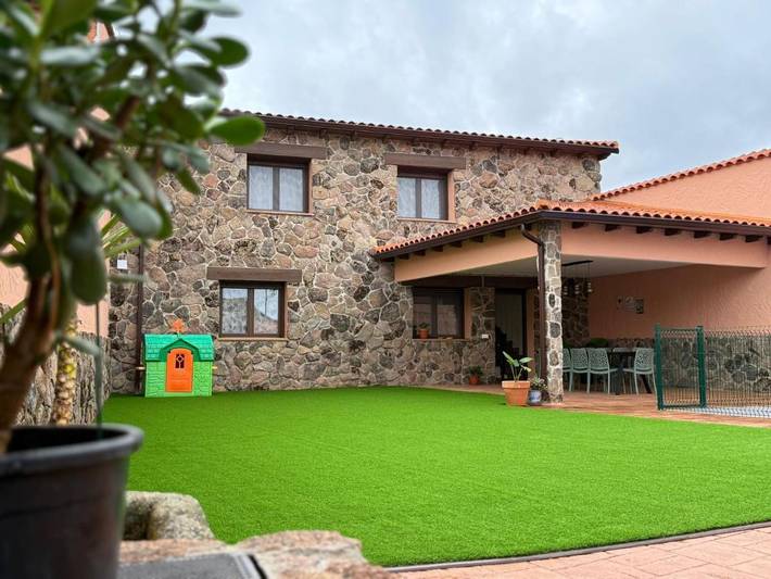 Casa rural para 12 personas, con terraza además de piscina y jardín en Campana de Oropesa