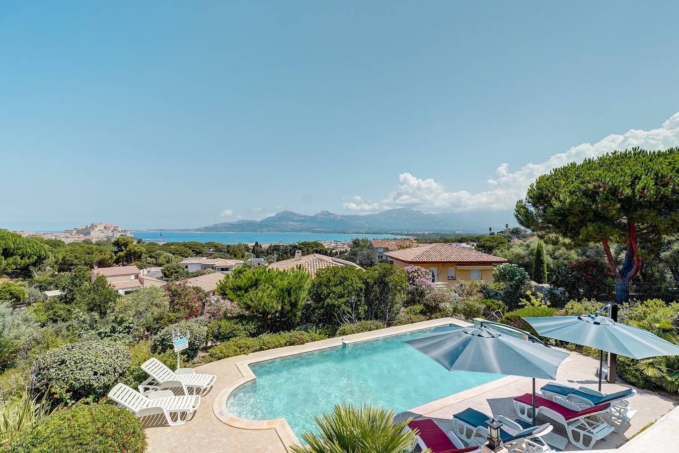 Villa Hestia Calvi - Maison climatisée avec piscine in Calvi, Calvi e dintorni