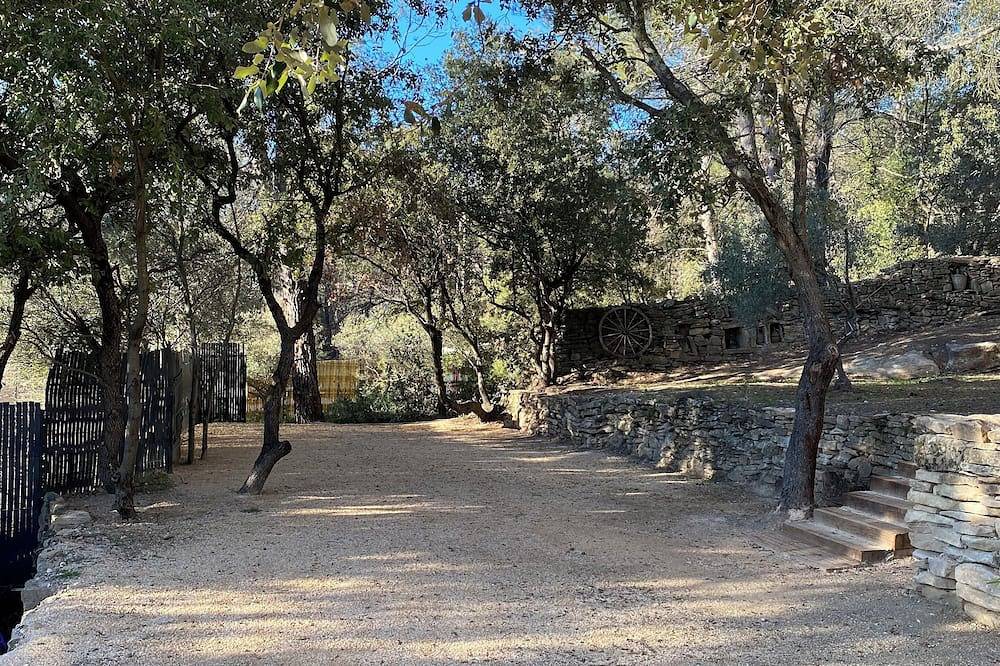Bungalow Provençal with Garden & Pétanque, in the heart of Pourrières\" (in French) in Pourrières, Región Brignoles