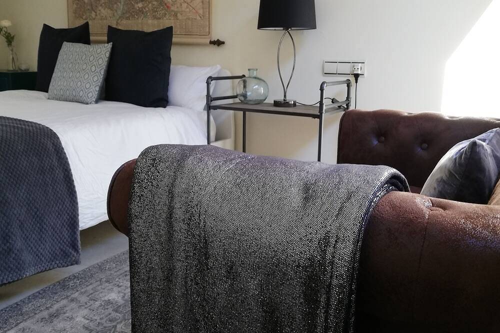 Villa Jardines Pool-10 Minutes Seville Center-Free Wifi-Air Conditioning in Mairena del Aljarafe, Sevilla Province