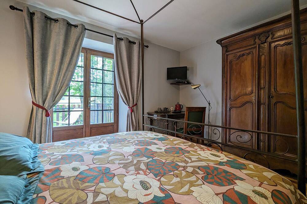 Encantadora finca con piscina y tenis privados in Saint-Romain-Lachalm, Parque Natural Regional de Pilat