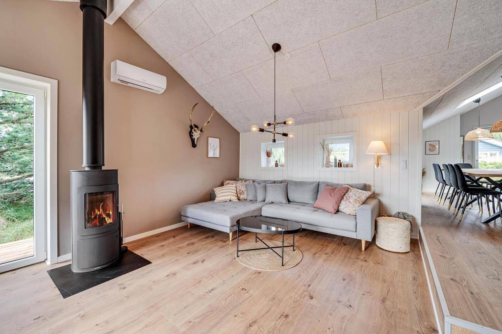 Großes Aktivitätshaus mit Outdoorwhirlpool, Sauna, 3 Hunde erlaubt in Bjerregård, Holmsland Klit