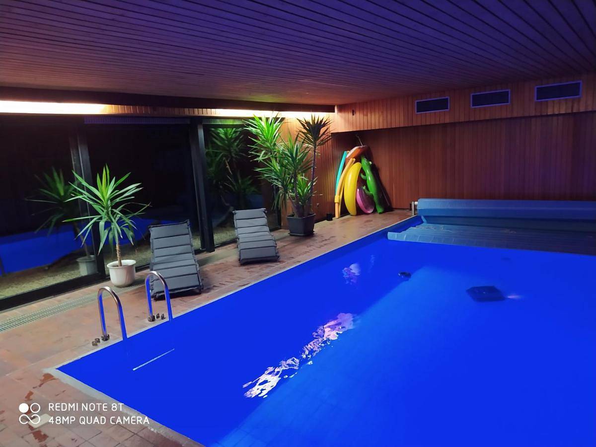 Ganze Wohnung, Park Villa Ferienwohnung mit Pool, Jacuzzi und 3 Schlafzimmer in Uelzen, Landkreis Uelzen