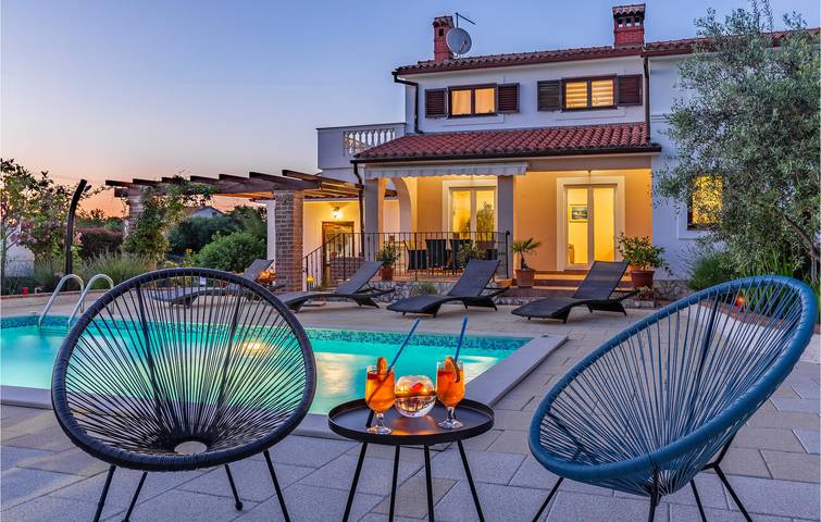 Location de vacances pour 10 personnes, avec piscine et terrasse à Loborika - 4