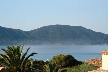 Gîte pour 6 personnes, avec terrasse dans Plage de Lava