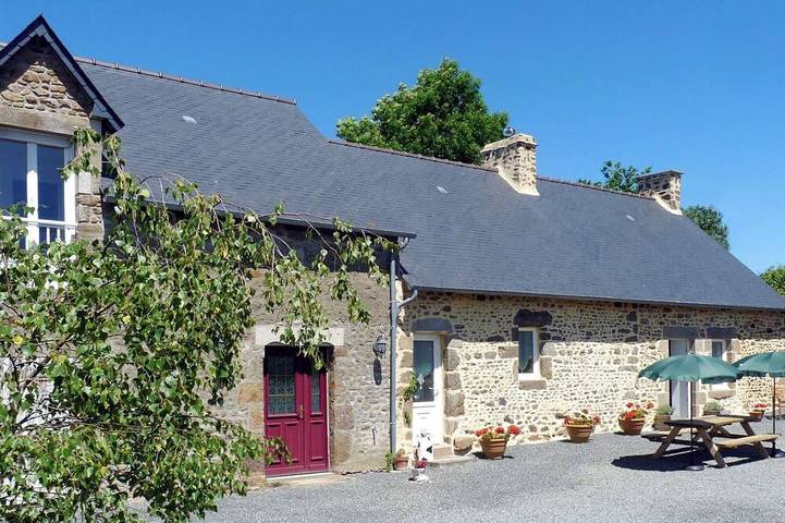 Gîte pour 6 personnes, avec jardin à Saint-Thomas-de-Courceriers