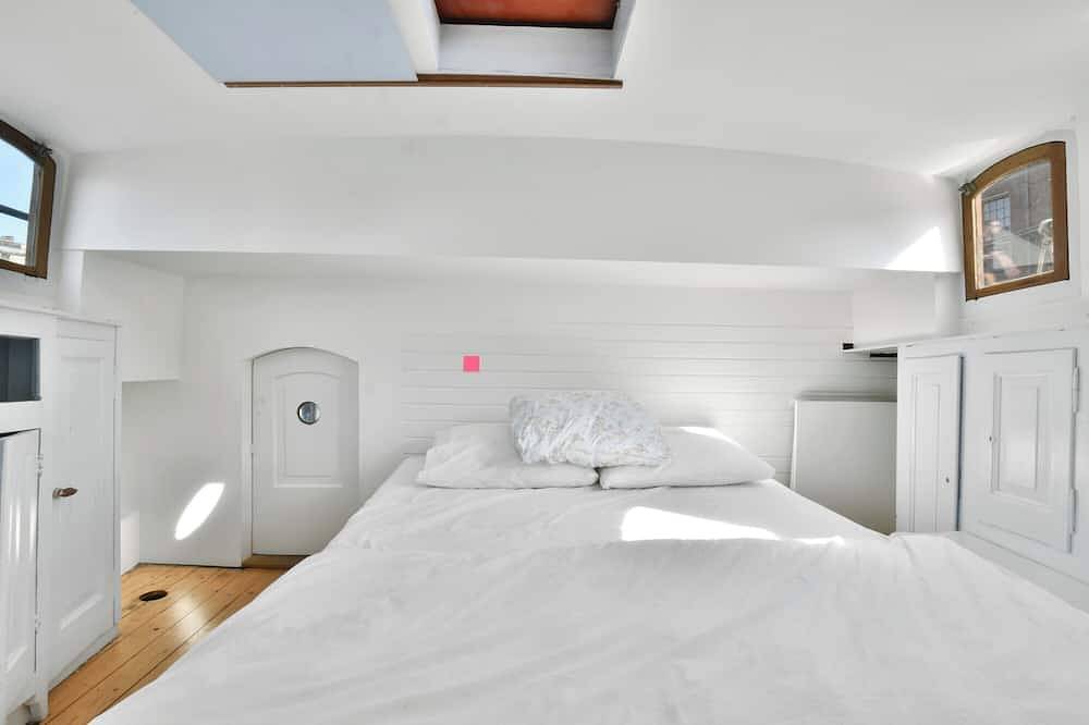 Exclusive: Luxury Houseboat in the Amstel River! in Dutch Coast