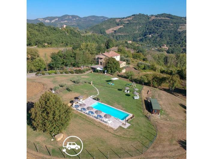 Appartamento vacanze per 11 persone, con giardino e panorama nonché piscina, con animali domestici a Gubbio