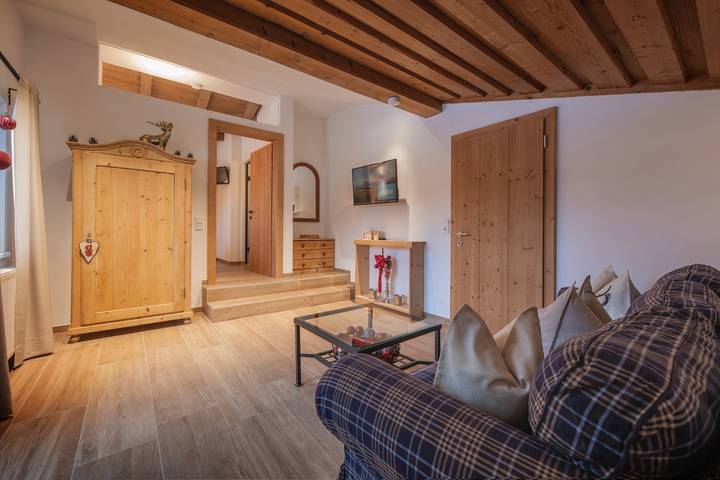 Entire apartment, Apartment 'Appartement Gletscherblick' with Mountain View, Private Terrace and Wi-Fi in Stubai Alps, Fulpmes