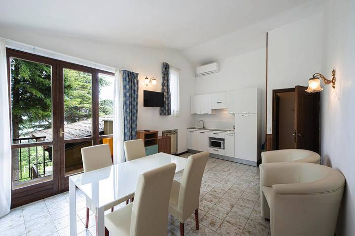 Ganze Wohnung, Wohnung in Limone mit Balkon oder Terrasse in Spiaggia Tifù (Limone sul Garda), Gardasee-Berge