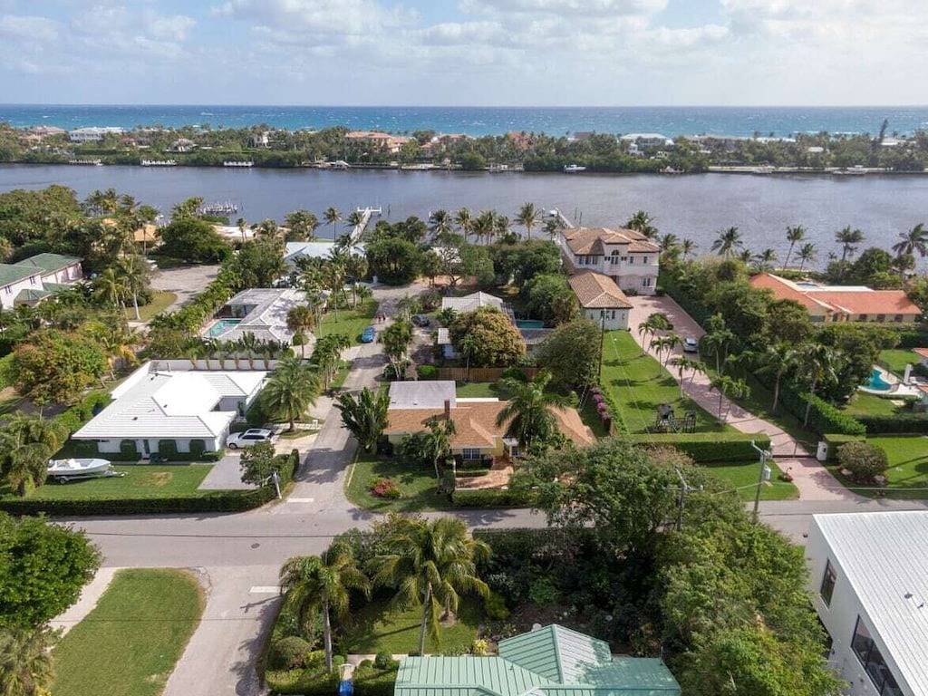 Charme in Hülle und Fülle auf Hypoluxo Island, unglaubliches Anwesen - zu Fuß zum Strand in Lantana, Palm Beach County